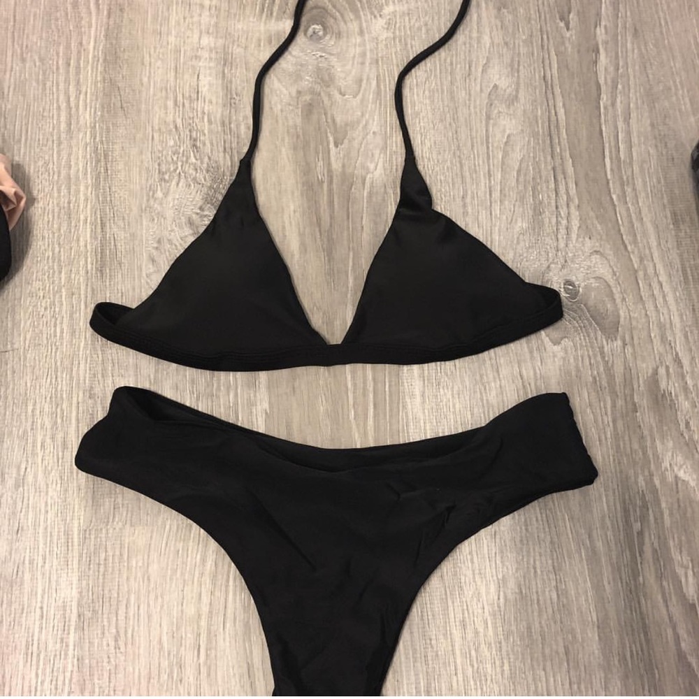 Black bikini